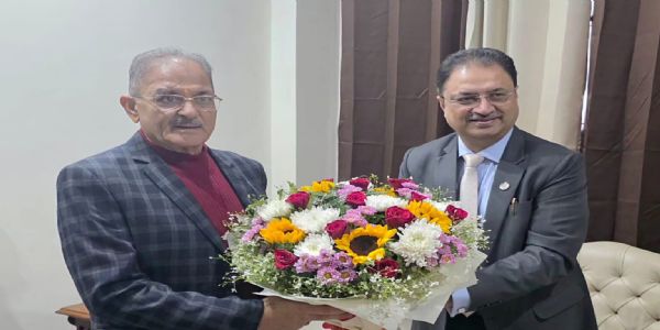 جموں و کشمیر بنک کے ڈائریکٹر نے لداخ کے لیفٹیننٹ گورنر سے ملاقات کی