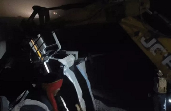 مدھیہ پردیش : بریک فیلہونے کے سبب بجری سے بھرا ڈمپر دموہ کے بٹیا گڑھ کے قریب پل سے گرا، دو کی موت