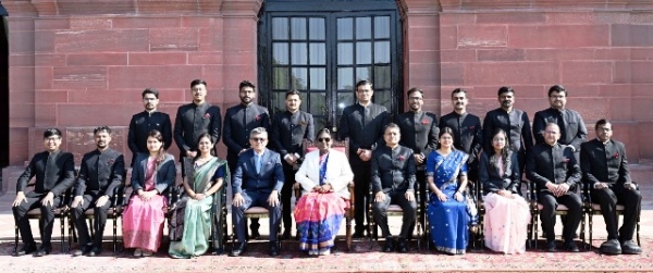 صدر نے آئی اے ایس افسران سے کیامطالبہ، دفاعی مالیاتی انتظام میں جدت اور خود انحصاری کو فروغ دیں