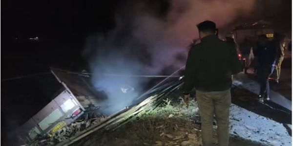 چھوٹی کارگو گاڑی کی زد میں آکر دو افراد ہلاک