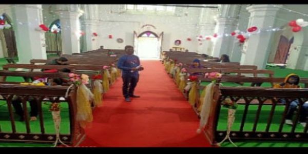 اترپردیش میں کرسمس سے پہلے گرجا گھر روشنیوں سے جگمگائے