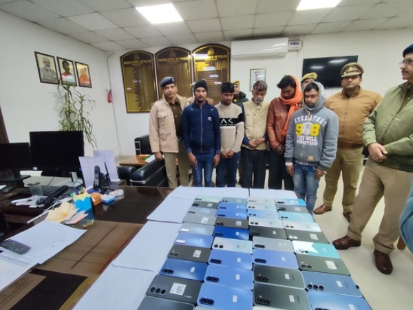 Up-Kanpur-Five-notorious-mobile-thieves-arrested