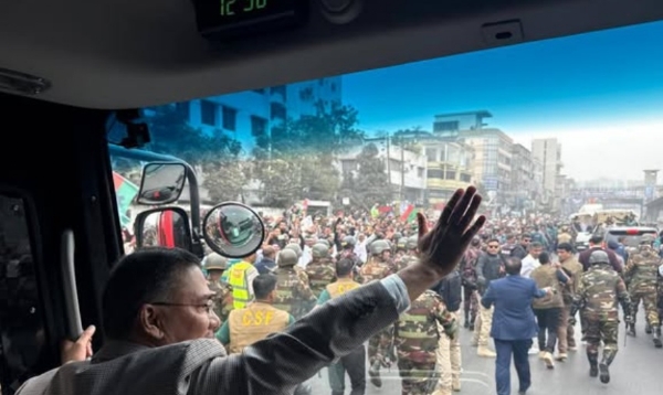 خالدہ ضیاء کے بیٹے طارق رحمان 17 سال بعد بنگلہ دیش لوٹے