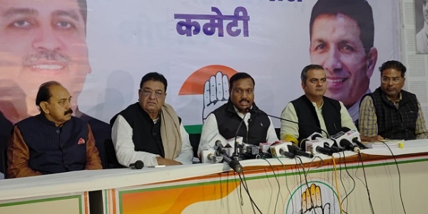 کملیشور پٹیل نے پریس کانفرنس سے خطاب کیا