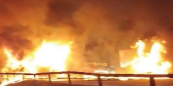 کرناٹک کے چتردرگ میں لاری سے ٹکر کے بعد بس میں آگ لگی، 9 مسافر زندہ جلے