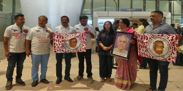 این ایم آئی اے کی پہلی پرواز احتجاج کا ذریعہ بنی، انوپ پاٹل نے ڈی بی پاٹل کے نام پر ایئرپورٹ رکھنے کا مطالبہ دہراتے ہوئے کیا سفر