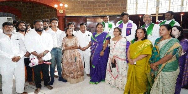 کے کویتا کی میتھو ڈسٹ چرچ میں کرسمس تقریب میں شرکت