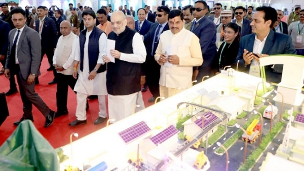 ابھیودے ایم پی گروتھ سمٹ میں نمائش کا مشاہدہ