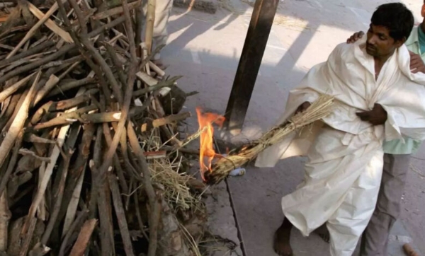 صرف ایک روپے میں آخری رسومات ۔نومنتخب سرپنچ کی مثالی پہل