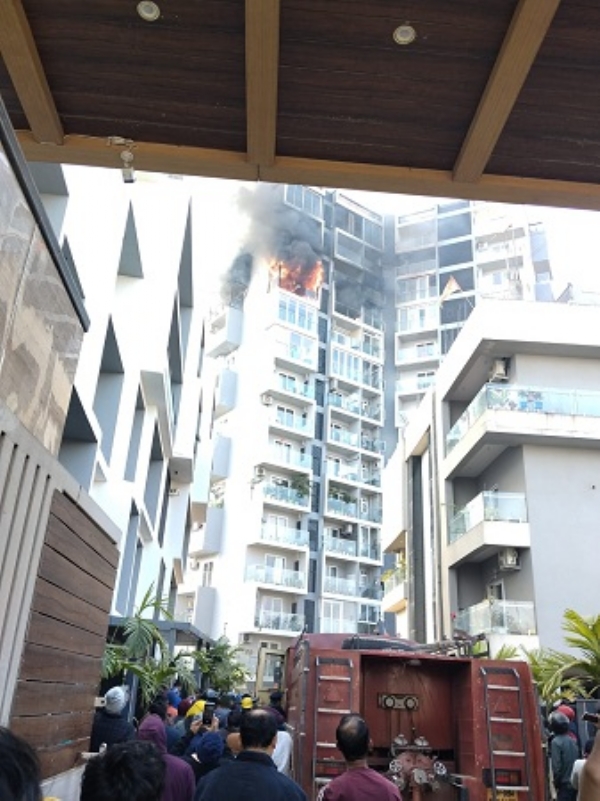 JH-MASSIVE-FIRE-BROKE-APARTMENT