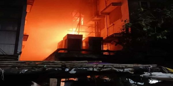 کولکاتا میں کرسمس کی رات خوفناک آتشزدگی، کئی جھونپڑیاں جل کر خاکستر