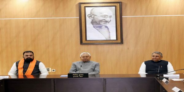 وزیر اعلیٰ نتیش کمار نے بہار کے لال ویبھو سوریہ ونشی اور کملیش کمار کو دلی مبارکباد پیش کی