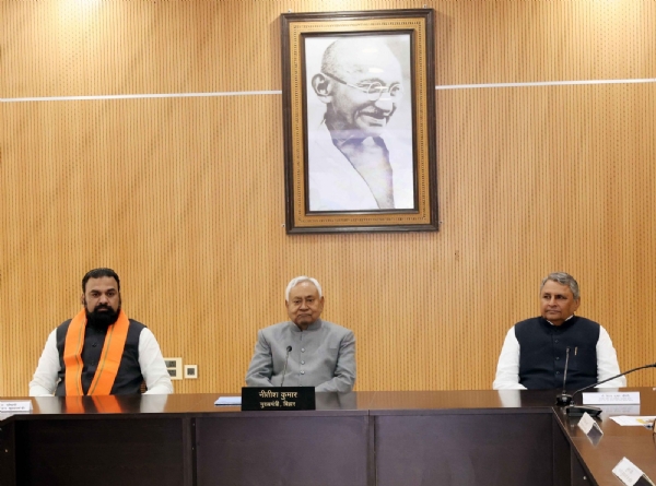 وزیر اعلیٰ نتیش کمار نے بہار کے لال ویبھو سوریاونشی اور کملیش کمار کو دلی مبارکباد پیش کی