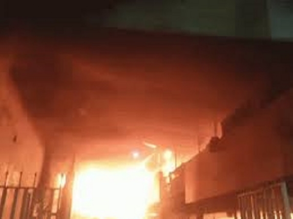 بھوپال کے ٹمبر مارکیٹ میں خوفناک آگ لگی، 3 دکانیں جل کر خاک، 4 لوگ زخمی