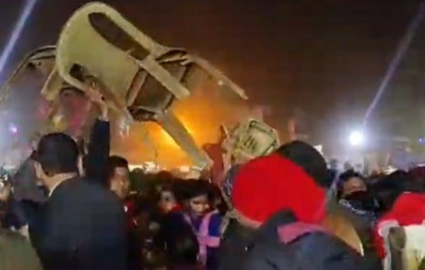 بشنو پور میلے میں اداکار جیت کے پروگرام کے دوران زبردست ہنگامہ، پولیس نے کیا لاٹھی چارج