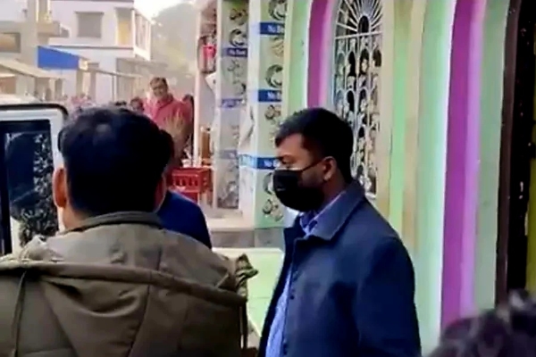 ہمایوں کبیر کے بیٹے پر ذاتی سیکیورٹی گارڈ پر حملہ کرنے کا الزام، پولیس نے حراست میں لیا