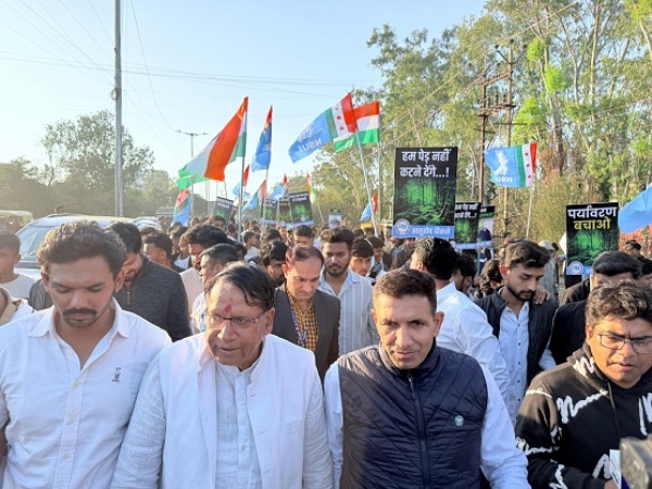 ماحولیاتی تحفظ کے سلسلے میں بھوپال میں این ایس یو آئی کا پیدل مارچ