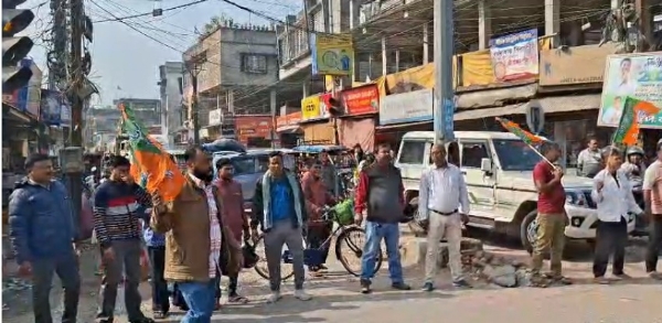 بی جے پی نے ایسٹرن بائی پاس پر روڈ بلاک کر دیا، بار بار حادثات پر احتجاج بی جے پی نے ایسٹرن بائی پاس پر روڈ بلاک کر دیا، بار بار حادثات پر احتجاج