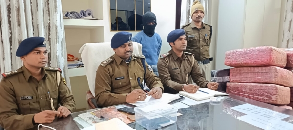 83 کلو گانجہ کے ساتھ پک اپ گاڑی ضبط، ایک نوجوان حراست میں