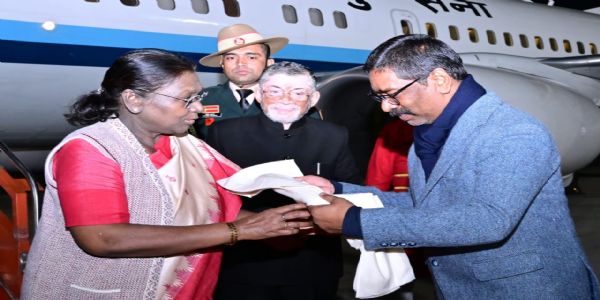 صدرجمہوریہ دروپدی مرمو جھارکھنڈ کے تین روزہ دورے پر رانچی پہنچیں، سخت سیکورٹی کے درمیان قافلہ لوک بھون پہنچا