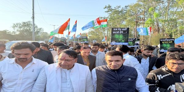 ماحولیاتی تحفظ کو لیکر این ایس یو آئی کا پیدل مارچ، جیتو پٹواری کی قیادت میں سینکڑوں کارکنان سڑکوں پر اترے