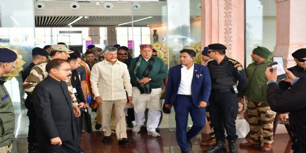 آندھرا پردیش کے وزیر اعلیٰ چندرا بابو نائیڈو ایودھیا پہنچے