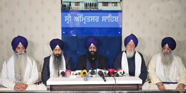 اکال تخت کا فیصلہ: گرو گرنتھ صاحب کو شادی کی جگہوں پر نہیں لے جایا جا سکتا