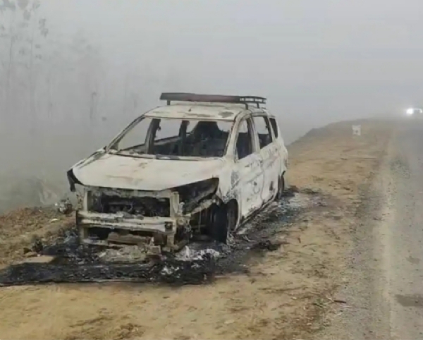 بجنور دہلی ہائی وے پر کار آگ کے گولے میں تبدیل، کوئی جانی نقصان نہیں