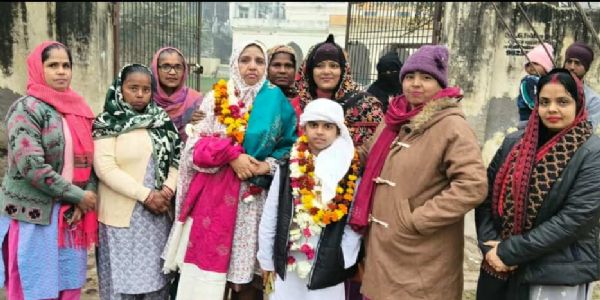 کستوری دیوی آنگن واڑی معاون نورجہاں عمرہ کے لیے روانہ، شاندار الوداعیہ