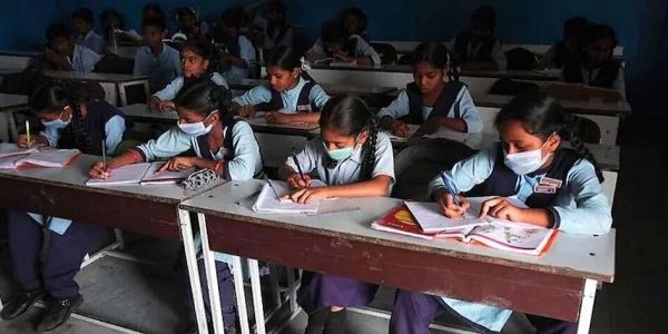 (اختتامی سال 2025): اتر پردیش میں پسماندہ طبقے کے طلباء کی تعلیم کو فروغ دینے کیلئے 323.29 کروڑ روپے کی امداد۔