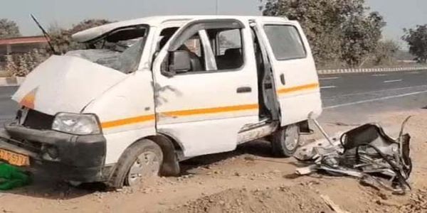 ریواڑی میں تیز رفتار ٹرک نے کار کو ٹکر مار ی ، دو کی موت