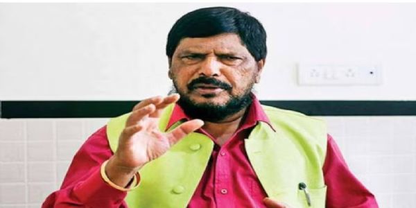 رام داس اٹھولے سیٹ تقسیم سے ناراض — مہایوتی نے وعدہ توڑا ، آر پی آئی(اے) کو حصہ نہ ملنے پر سیاسی پارہ گرم