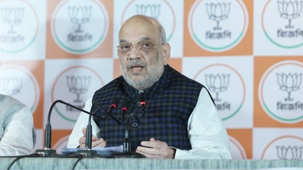 کولکاتہ میں منگل کو پریس کانفرنس سے خطاب کرتے مرکزی وزیر داخلہ امت شاہ۔ کولکاتہ میں منگل کو پریس کانفرنس سے خطاب کرتے مرکزی وزیر داخلہ امت شاہ۔