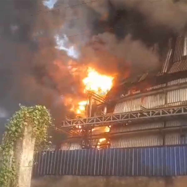 ہاوڑہ میں دو مقامات پر لگی شدید آگ : جوٹ کے گودام جل گئے، شیام پور میں پانچ دکانیں خاکستر