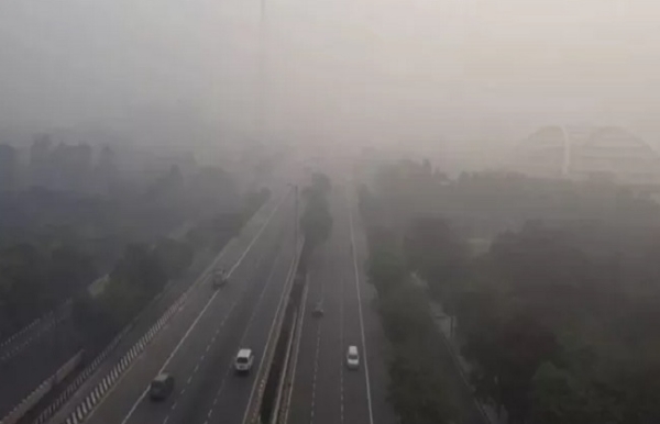 دہلی-این سی آر میں گھنے دھند، ہوا کا معیار بہت ہی خراب دہلی-این سی آر میں گھنے دھند، ہوا کا معیار بہت ہی خراب