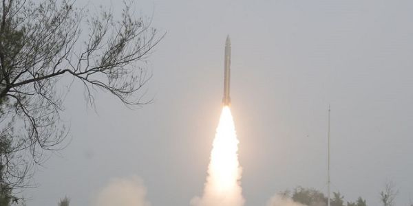 اڈیشہ کے ساحل پر ایک ہی لانچر سے دو پرلے میزائلوں کا کامیاب تجربہ