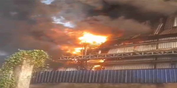 ہاوڑہ میں دو مقامات پر لگی شدید آگ : جوٹ کے گودام جل گئے، شیام پور میں پانچ دکانیں خاکستر