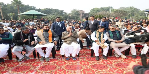 وزیر اعلیٰ نتیش کمار نے سابق ایم ایل اے آنجہانی نوین کشور سنہا کو ان کی برسی پر خراج عقیدت پیش کیا