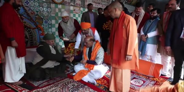 وزیر دفاع راج ناتھ سنگھ، وزیر اعلیٰ یوگی ایودھیا پہنچے۔