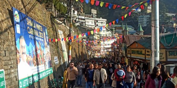 نئے سال کی تقریبات کے لیے سیاحوں سے بھرگیا شملہ، سیکیورٹی کے سخت انتظامات