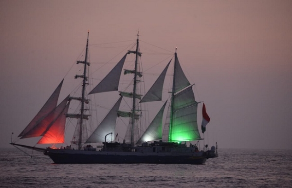 Navy displays maritime power at Shangumugham beach in Thiruvananthapuram