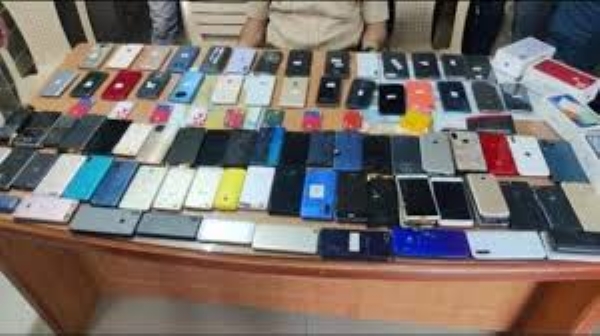Mobile snatcher gang busted in Delhi, 103 mobile phones recovered