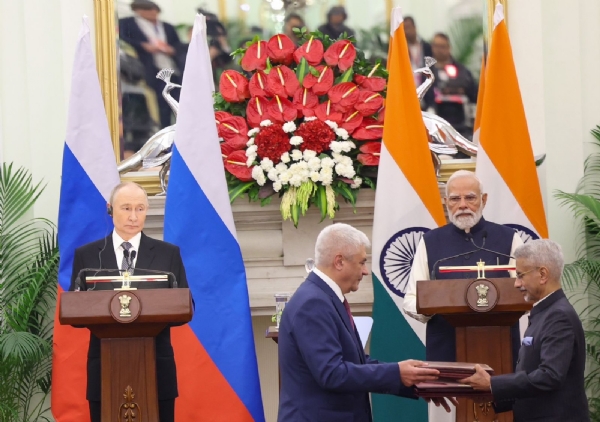 India and Russia sign several agreements in seven areas