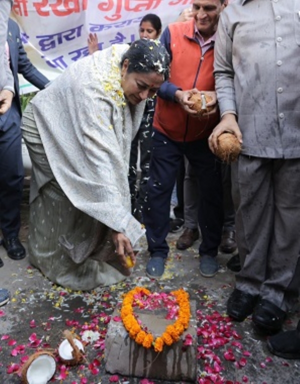 CM Rekha inaugurated newly constructed drains roads in Shalimar Bagh