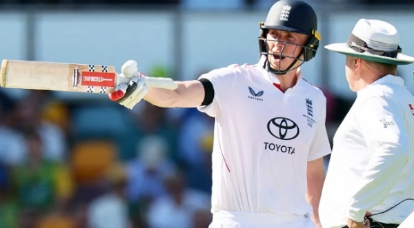 انگلینڈ کے سلامی بلے باز زیک کرولی