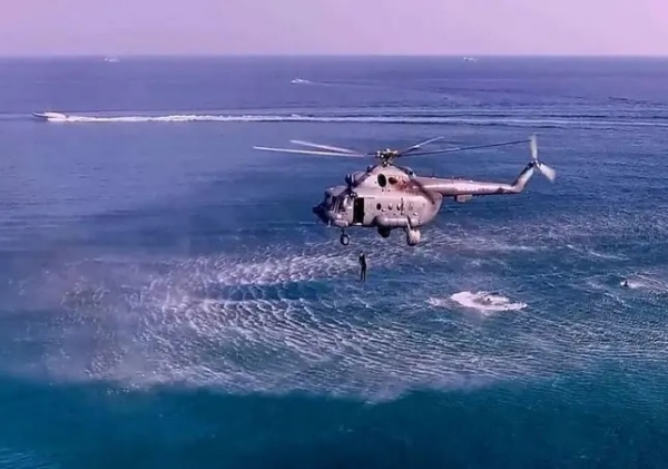 خلیج میں مشقوں کے دوران ایرانی پاسدران انقلاب کی امریکی جہاز کو دھمکی