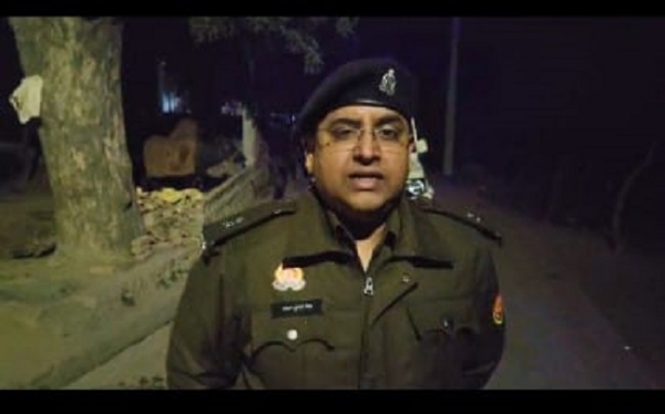 حادثے کی جانکاری دیتے اے ایس پی