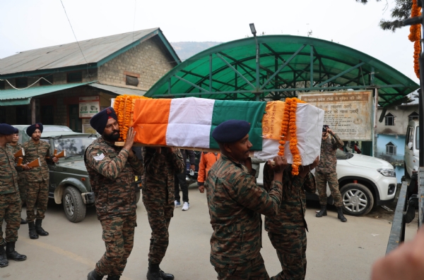 منڈی کے دو فوجی ایک کار حادثے میں ہلاک ،کار 600 میٹر گہری کھائی میں گری منڈی کے دو فوجی ایک کار حادثے میں ہلاک ،کار 600 میٹر گہری کھائی میں گری