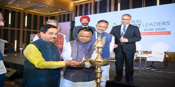 ہندوستان قابل تجدید توانائی کی عالمی ترقی کے ایک اہم محرک کے طور پر ابھر رہا ہے: پرہلاد جوشی