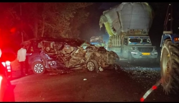 ٹریکٹر ٹرالی اور ارٹیگا کار میں خوفناک ٹکر، ایک کی موت، ایک شدید زخمی ٹریکٹر ٹرالی اور ارٹیگا کار میں خوفناک ٹکر، ایک کی موت، ایک شدید زخمی